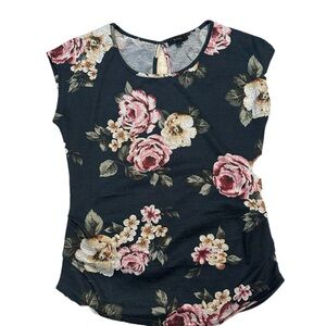 Women’s small short sleeve floral top
